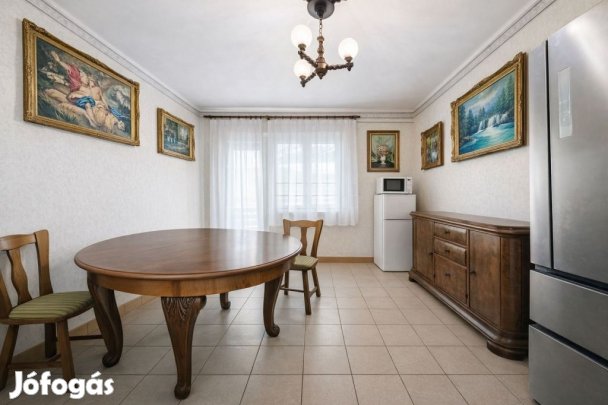 Eladó 120 nm-es lakás Székesfehérvár