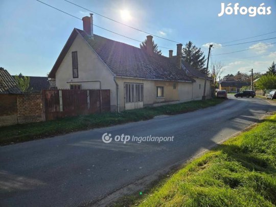 Eladó 121 nm-es ház Bölcske