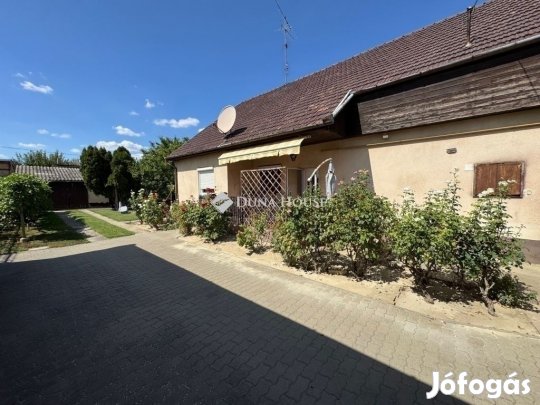 Eladó 121 nm-es ház Kecskemét