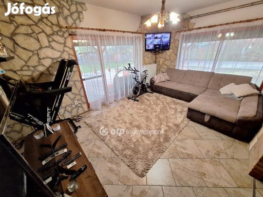 Eladó 121 nm-es ház Tiszajenő