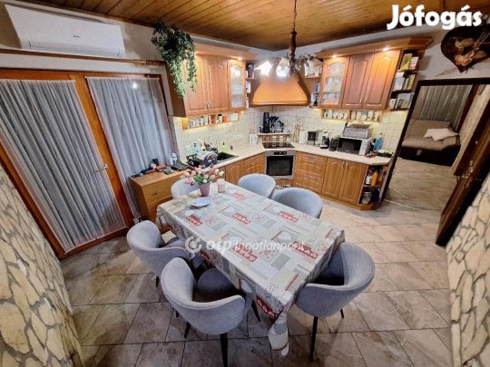 Eladó 121 nm-es ház Tiszajenő