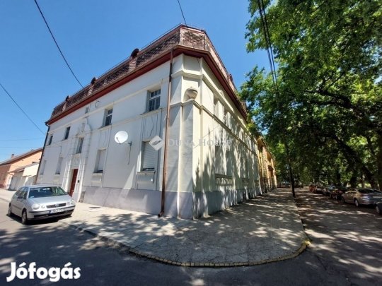 Eladó 121 nm-es lakás Baja