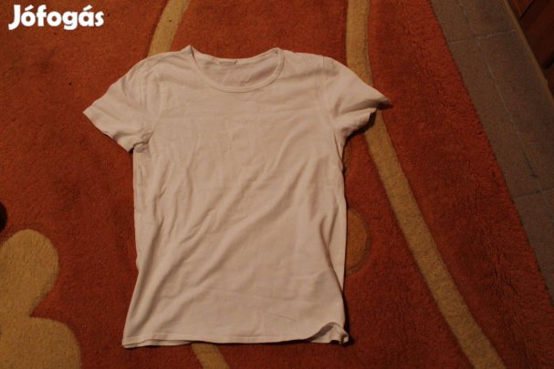 Eladó 122/128-as póló