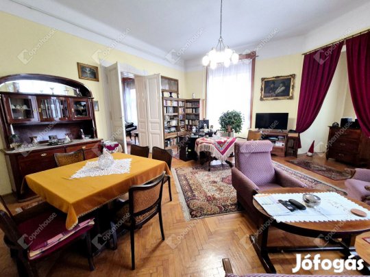 Eladó 122m2-es társasházi lakás a Kazinczy utcában!