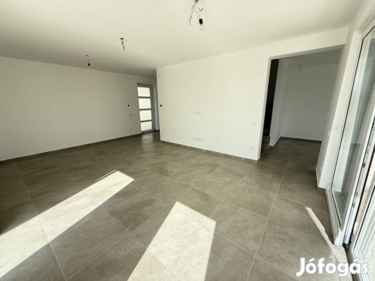 Eladó 124 nm-es Új építésű tégla lakás Paks