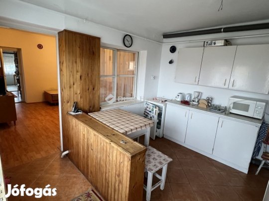 Eladó 125 nm-es ház Várpalota