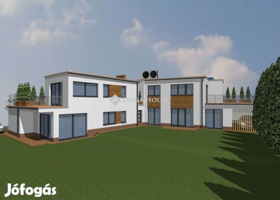 Eladó 125 nm-es lakás Siófok