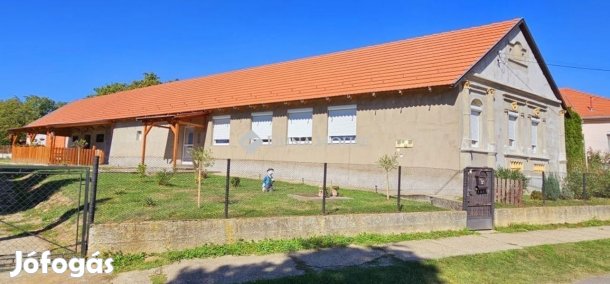 Eladó 126 nm-es ház Baksa