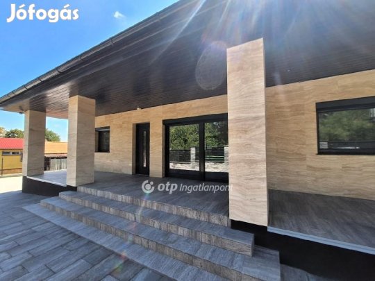 Eladó 126 nm-es ház Balatonakarattya