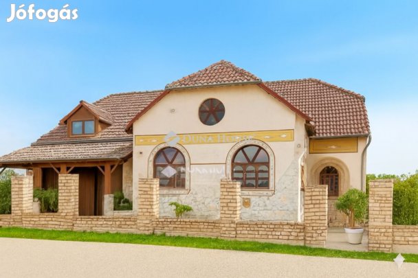 Eladó 126 nm-es ház Öcsöd