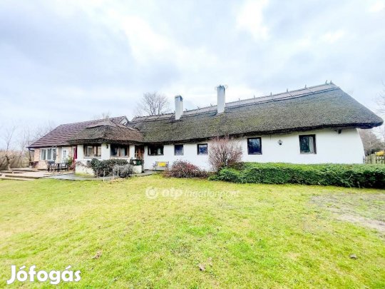 Eladó 127 nm-es ház Fehértó