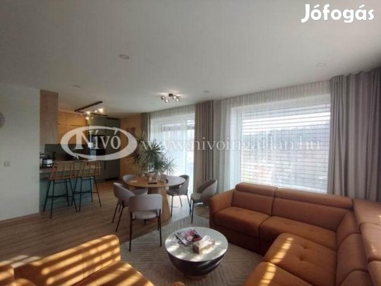 Eladó 128 nm-es tégla lakás Veszprém