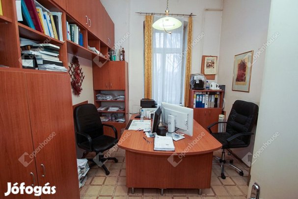 Eladó 12 nm-es iroda Székesfehérvár