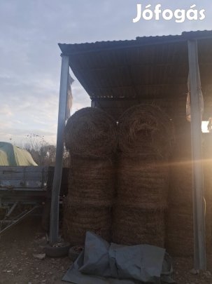 Eladó 130-as lucerna körbála