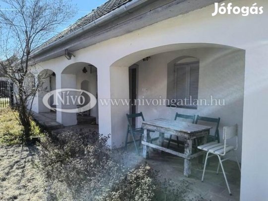 Eladó 130 nm-es Családi ház Pápasalamon