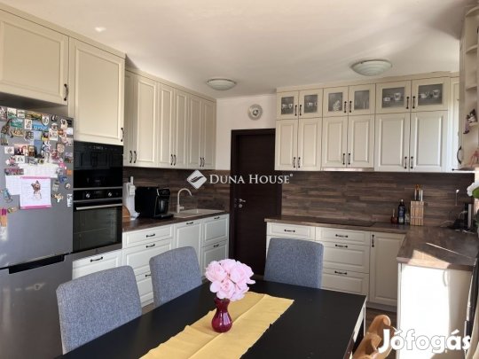 Eladó 130 nm-es ház Márkó