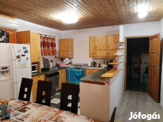 Eladó 130 nm-es ház Vereb