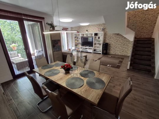 Eladó 134 nm-es lakás Cegléd