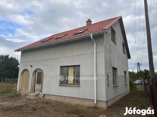Eladó 135 nm-es ház Cegléd