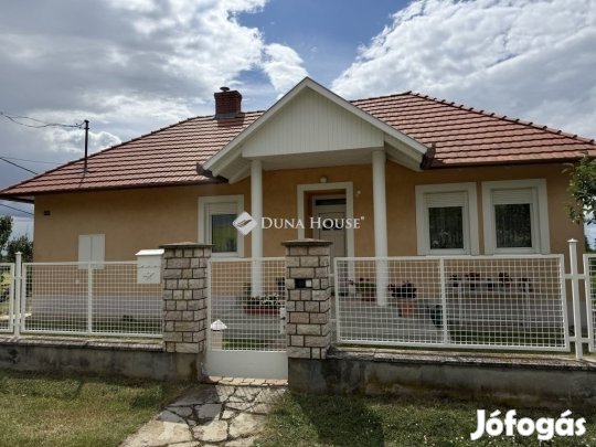 Eladó 135 nm-es ház Pécs