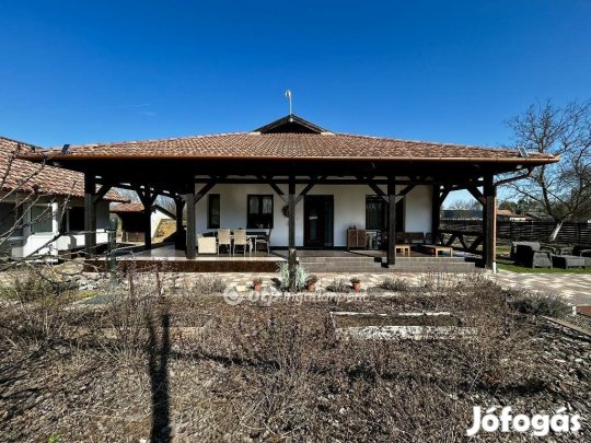 Eladó 136 nm-es ház Debrecen