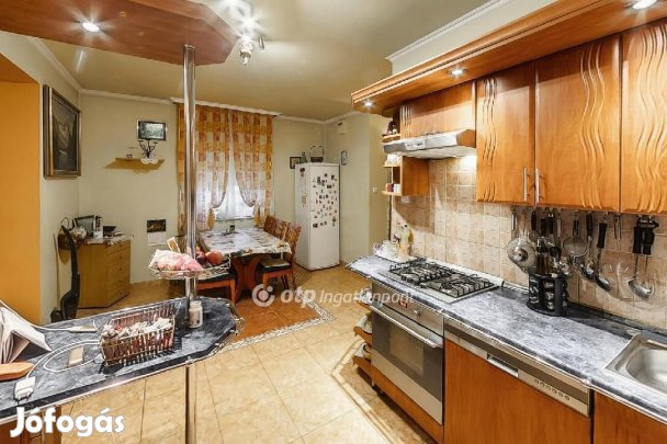 Eladó 137 nm-es ház Kecskemét