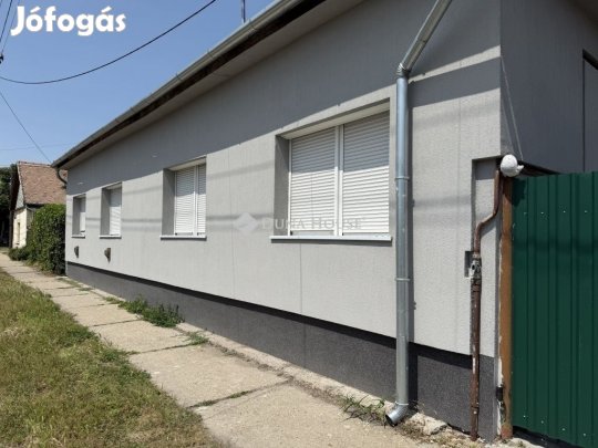 Eladó 137 nm-es ház Monor