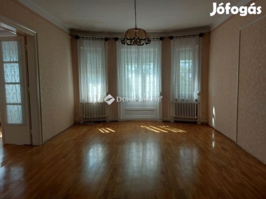 Eladó 137 nm-es lakás Pétfürdő