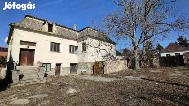 Eladó 138 nm-es ház Peresznye