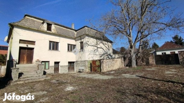 Eladó 138 nm-es ház Peresznye