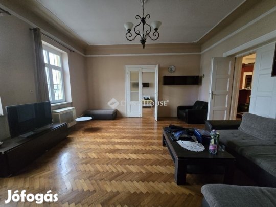 Eladó 138 nm-es lakás Pécs