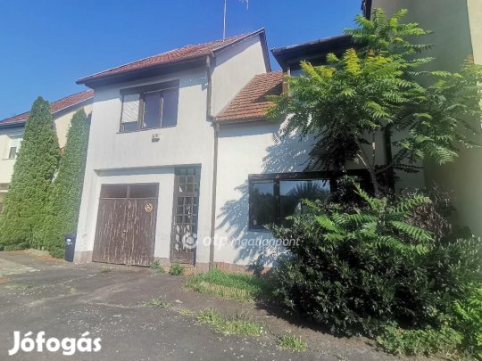 Eladó 139 nm-es lakás Békéscsaba