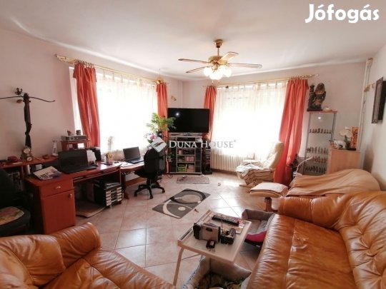 Eladó 140 nm-es ház Érd