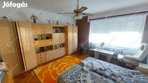 Eladó 140 nm-es ház Oroszlány