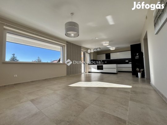 Eladó 140 nm-es lakás Balatonfüred