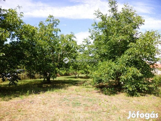 Eladó 1412 nm-es telek Székesfehérvár