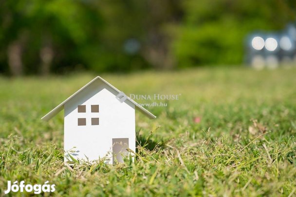 Eladó 1423 nm-es telek Tápiószentmárton