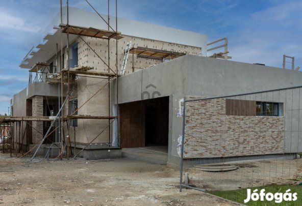 Eladó 142 nm-es ház Székesfehérvár