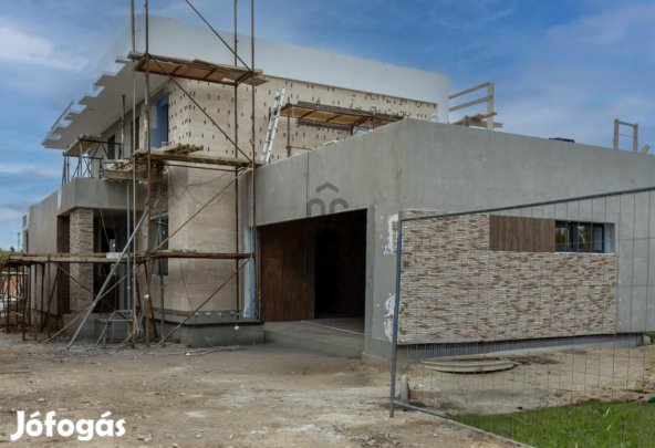 Eladó 142 nm-es ház Székesfehérvár