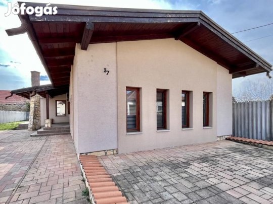 Eladó 143 nm-es Újszerű állapotú Családi ház Nagykáta