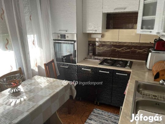 Eladó 146 nm-es ház Abony