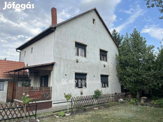 Eladó 146 nm-es ház Abony