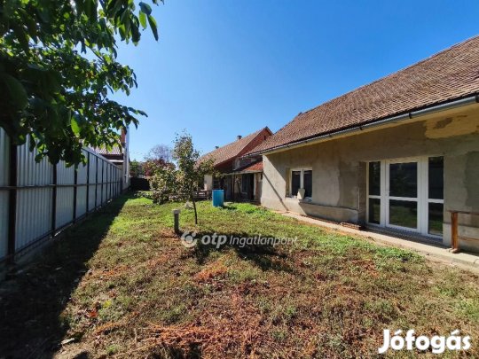 Eladó 146 nm-es ház Szentes