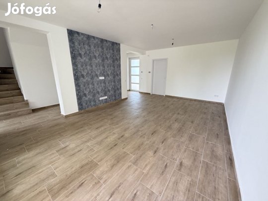 Eladó 147 nm-es Új építésű tégla lakás Paks