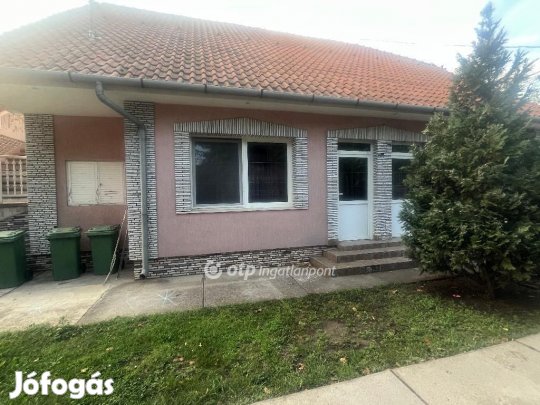 Eladó 147 nm-es ház Abony