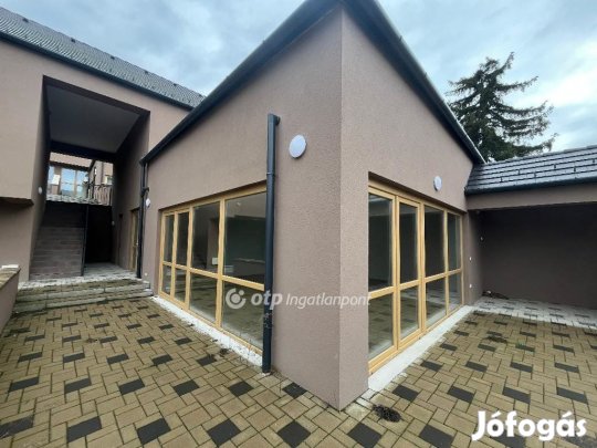 Eladó 147 nm-es lakás Szekszárd