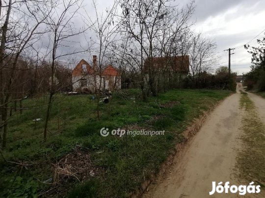 Eladó 1490 nm-es telek Hajdúsámson