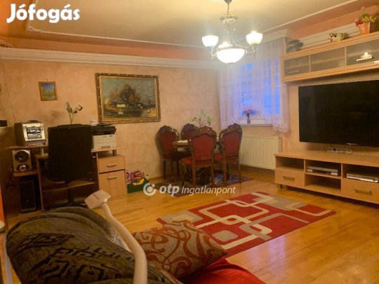 Eladó 150 nm-es ház Abony