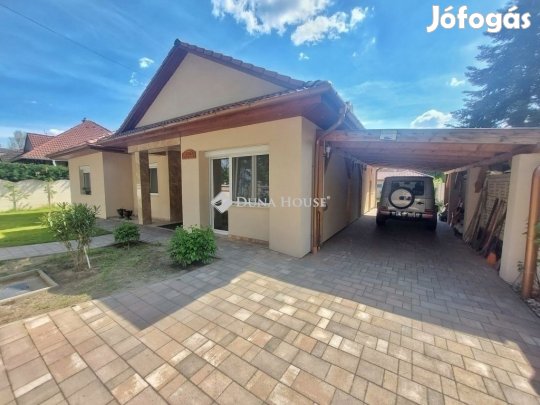 Eladó 150 nm-es ház Dunakeszi