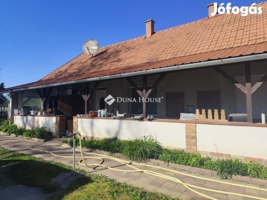 Eladó 150 nm-es ház Ócsa